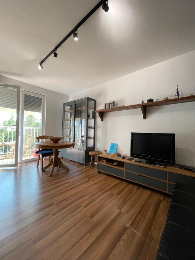 Enjoy Travel Central Apartments Tirana Exterior photo